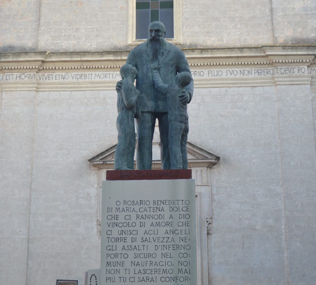 Monumento Beato Barto Longo