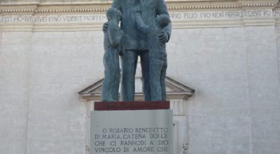 Monumento Beato Barto Longo